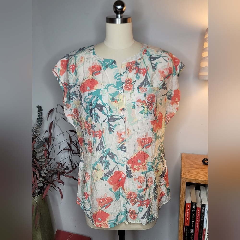 Van Heusen Floral Shirt Button Up Size Small